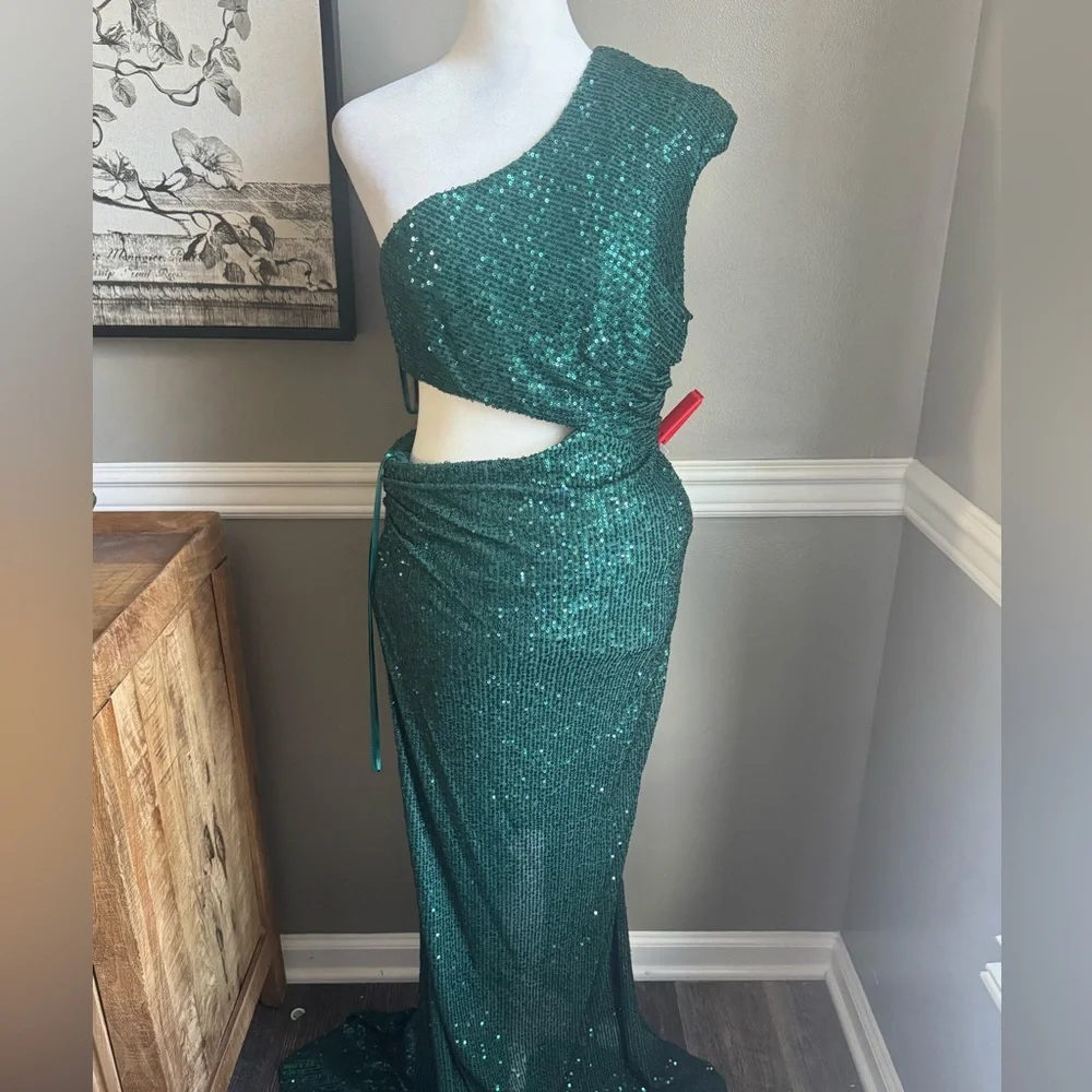 Ieena Mac Duggal 42022 Green Sequined One Shoulder Cut Out Evening Gown Maxi‎ 2